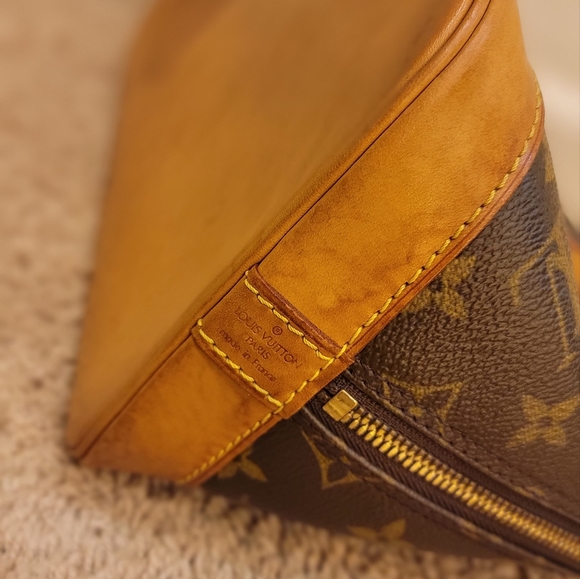 Louis Vuitton Monogram Alma - Picture 14 of 15